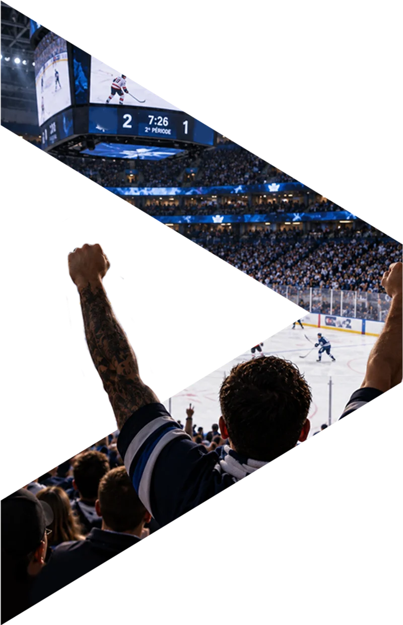 Supporter levant le poing dans les tribunes d’un match de hockey